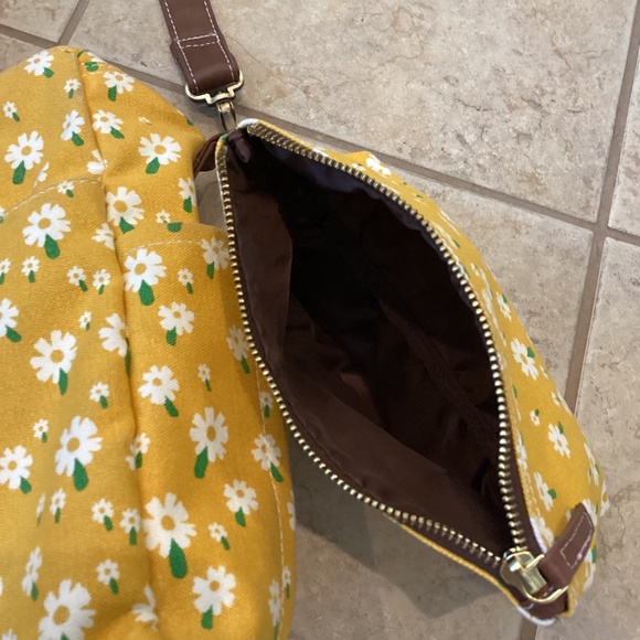 Maika  Commuter Tote plus free matching travel pouch - Picture 10 of 11